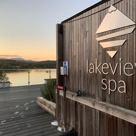 The Penthouse Bowness Luxury Loft Jacuzzi Bath & Complimentary Lakeview Spa Membership ภายนอก รูปภาพ