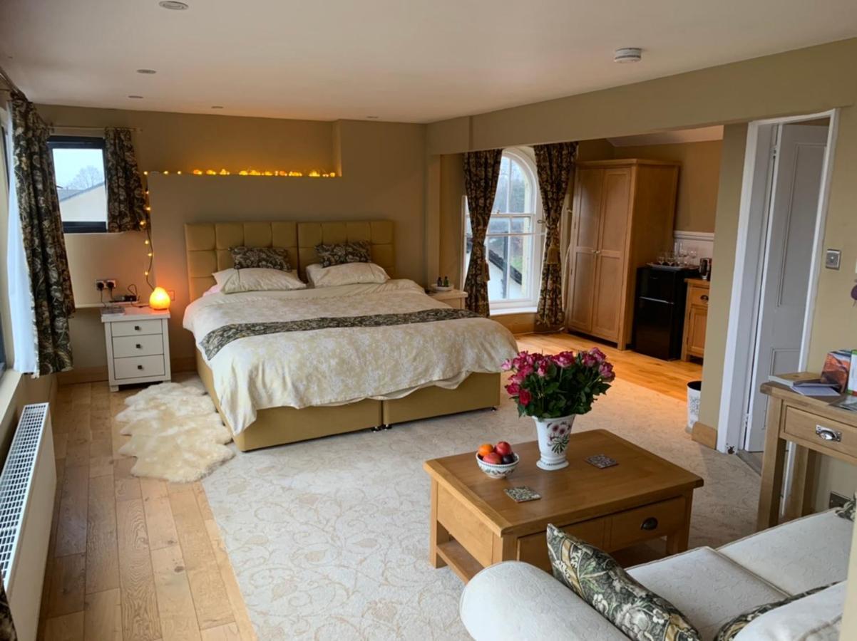 The Penthouse Bowness Luxury Loft Jacuzzi Bath & Complimentary Lakeview Spa Membership ภายนอก รูปภาพ