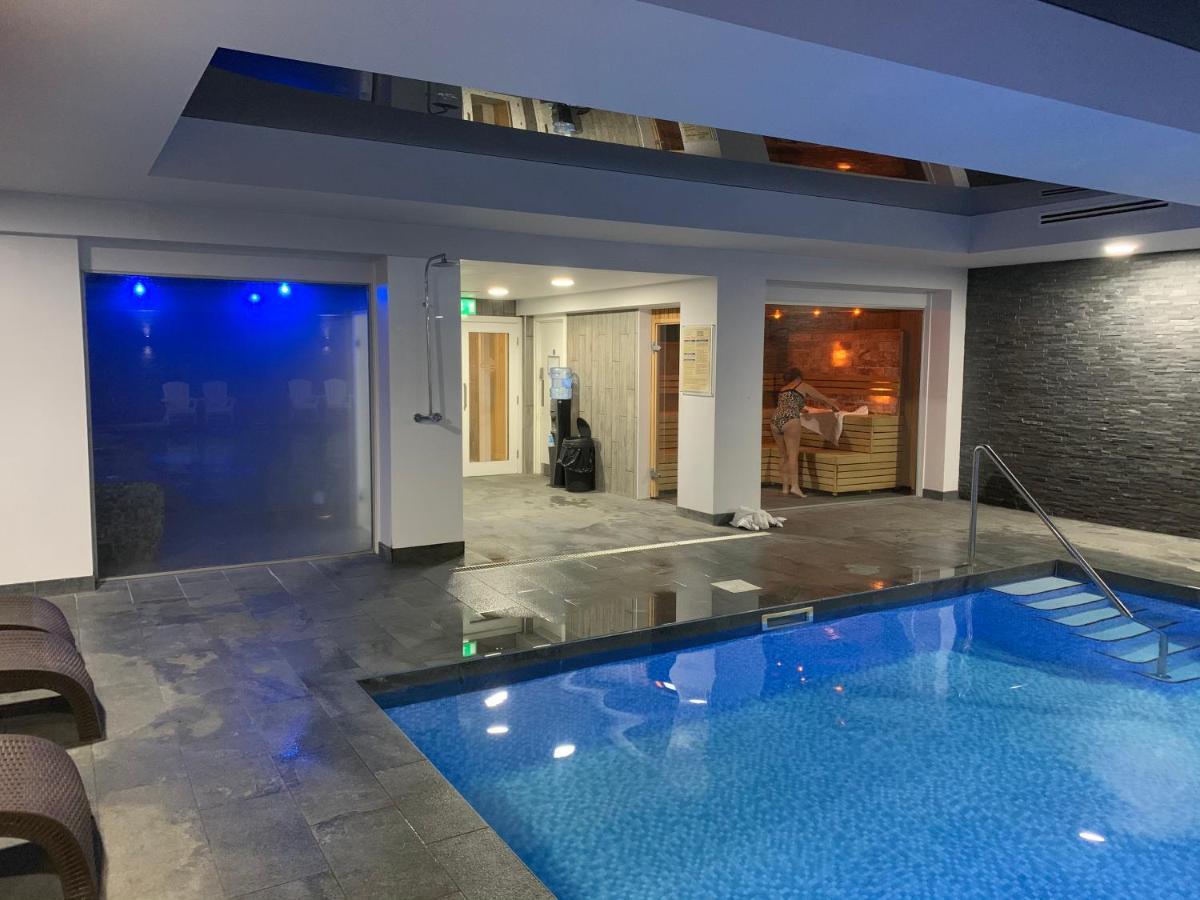 The Penthouse Bowness Luxury Loft Jacuzzi Bath & Complimentary Lakeview Spa Membership ภายนอก รูปภาพ