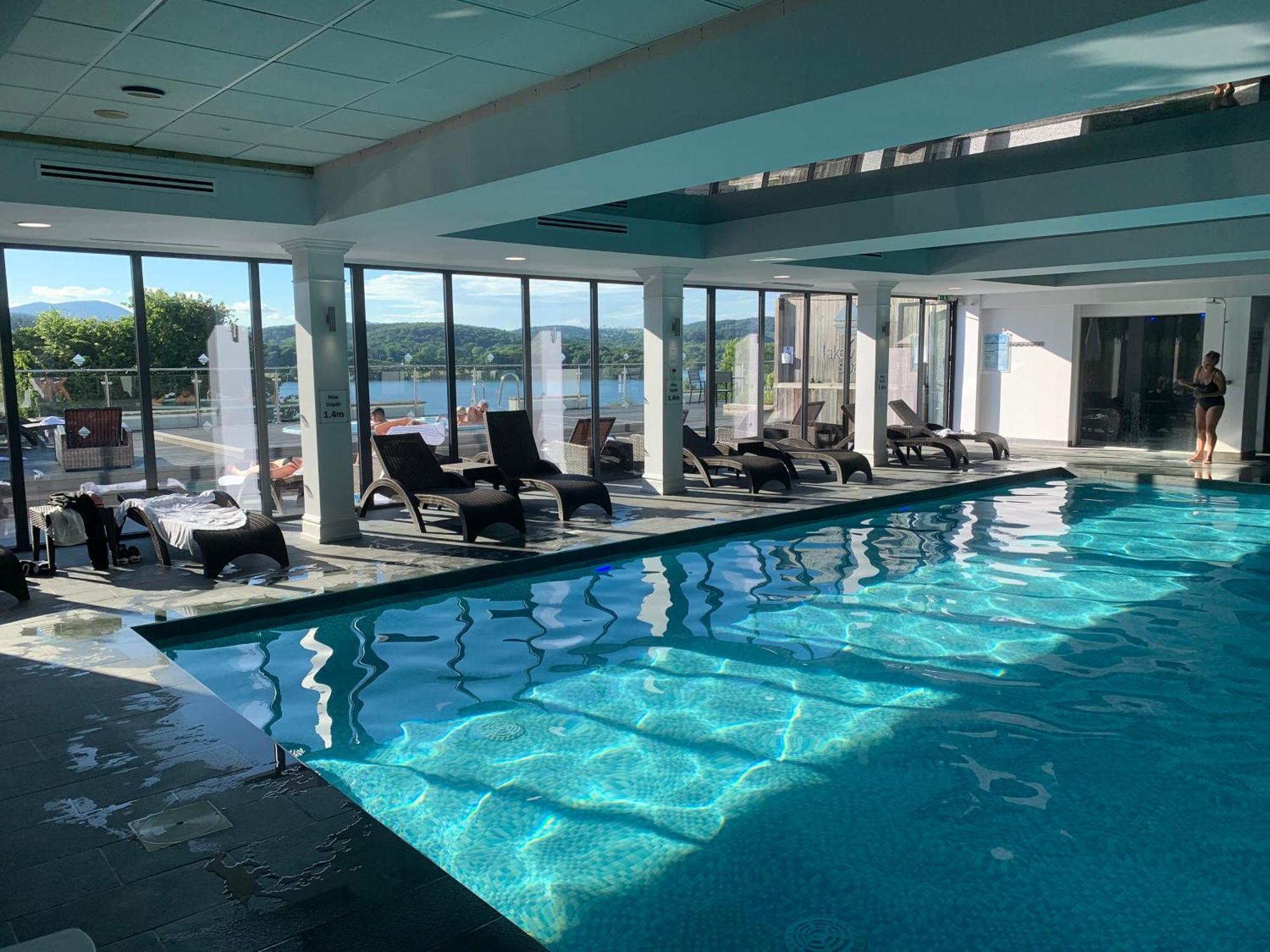 The Penthouse Bowness Luxury Loft Jacuzzi Bath & Complimentary Lakeview Spa Membership ภายนอก รูปภาพ
